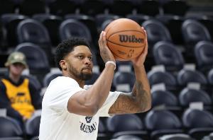 新门将新中锋？阿莫林：我们在努力提升球队，这也取决于市场